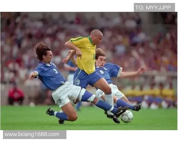 与足球巨星同场竞技：一天成为他们的队友感受超凡球场魅力